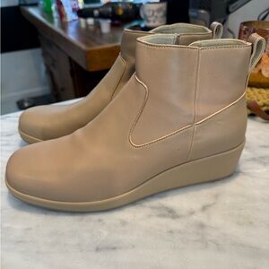 Alegria Women's Beige Ankle Booties